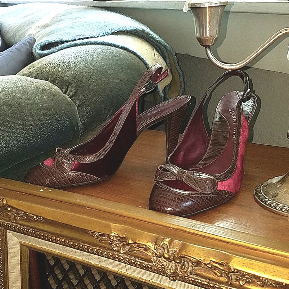 🌹🥂💣💥Vintage 90s reptile velvet slingbacks